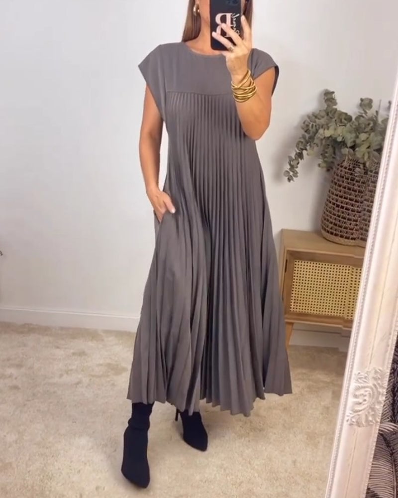 Sleeveless Pleated Solid Color Dress