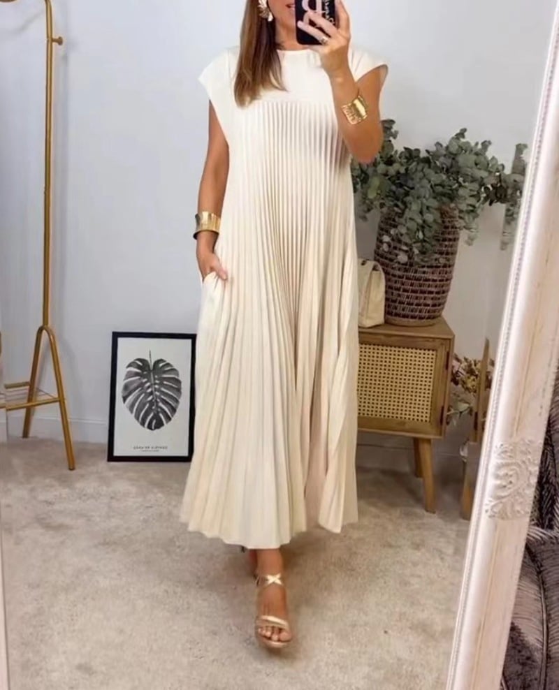 Sleeveless Pleated Solid Color Dress
