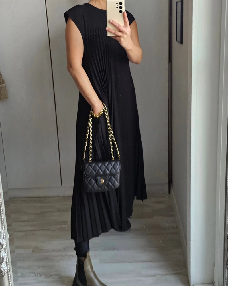 Sleeveless Pleated Solid Color Dress