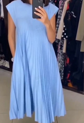 Sleeveless Pleated Solid Color Dress