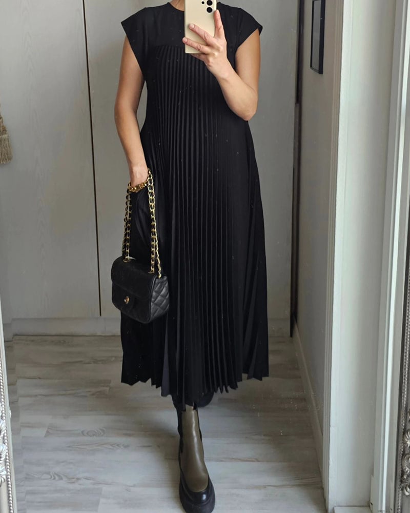 Sleeveless Pleated Solid Color Dress